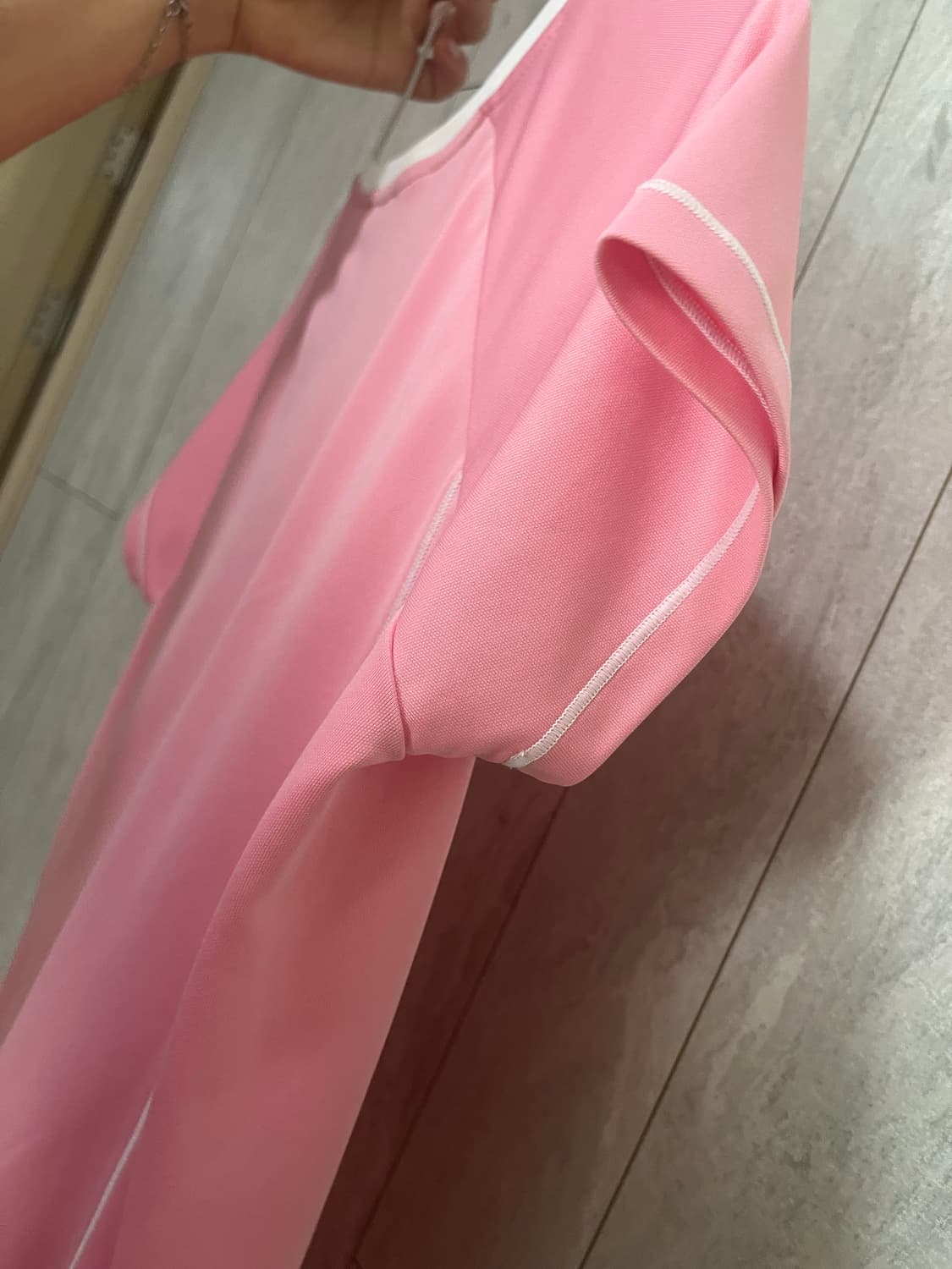 아디다스 딱붙핏 반팔 연핑크 딸기우유색 상품이미지5