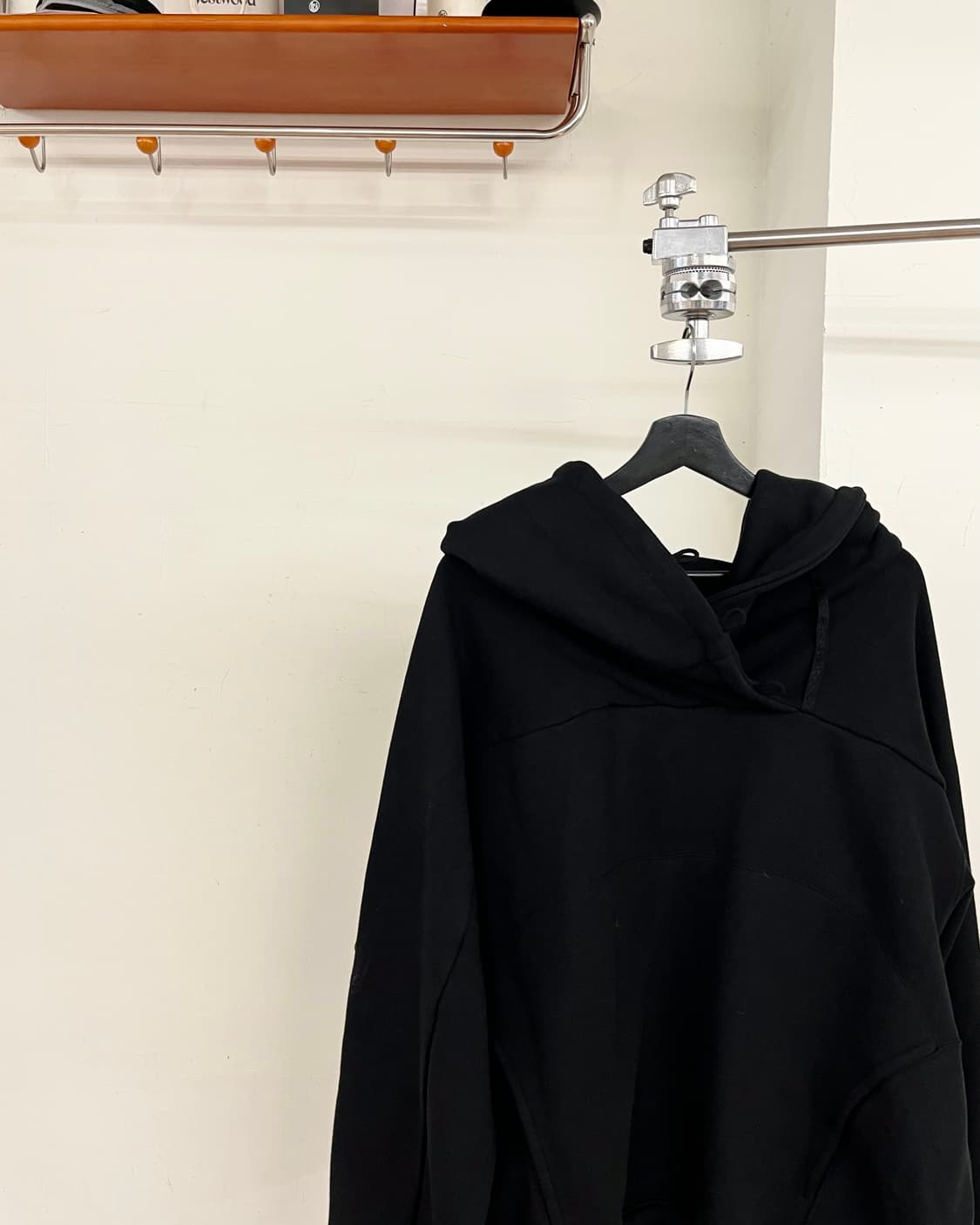 혜인 서 블랙 버튼 후디 상품이미지3