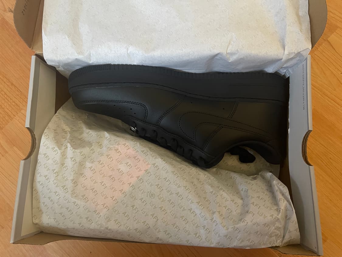 [300] 나이키 에어포스 트리플블랙 올검포스 새상품 팝니다 상품이미지3