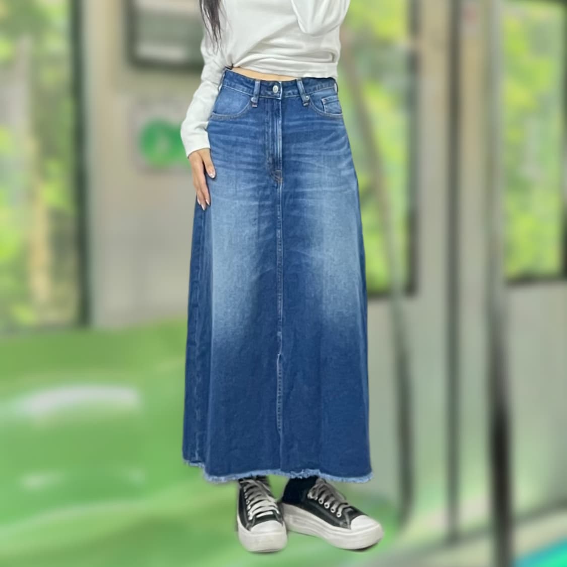 어스뮤직 데님 워싱 롱 스커트 상품이미지1