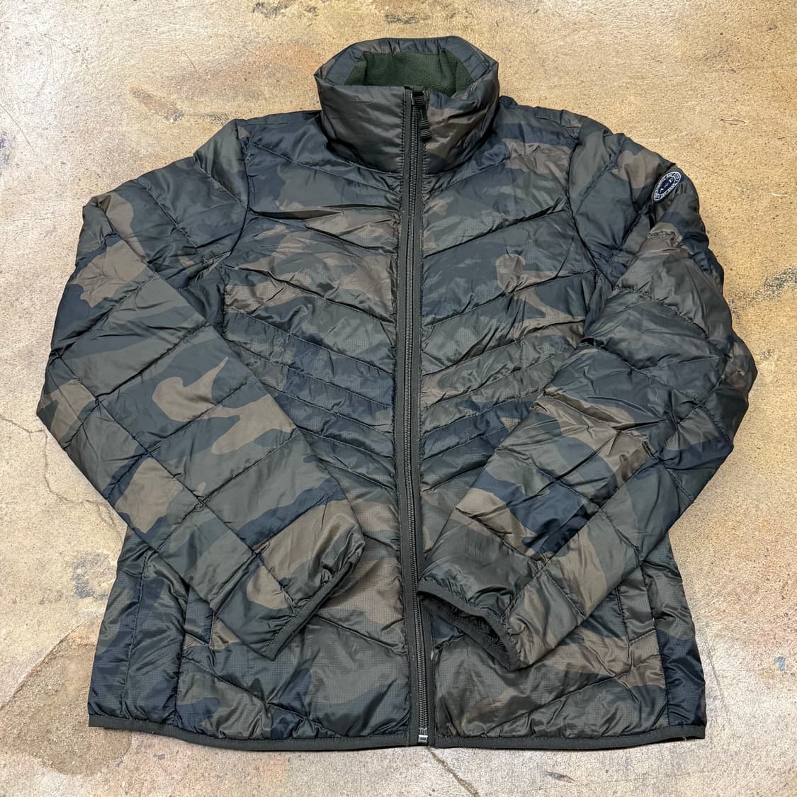 아베크롬비 카키 카모 밀리터리 경량 숏패딩 상품이미지2