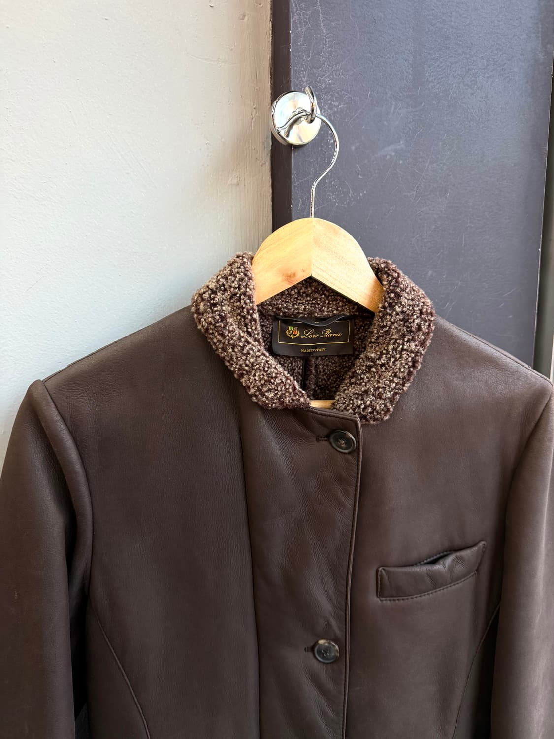 42/ 로로피아나 램스킨 무스탕 롱코트 상품이미지3