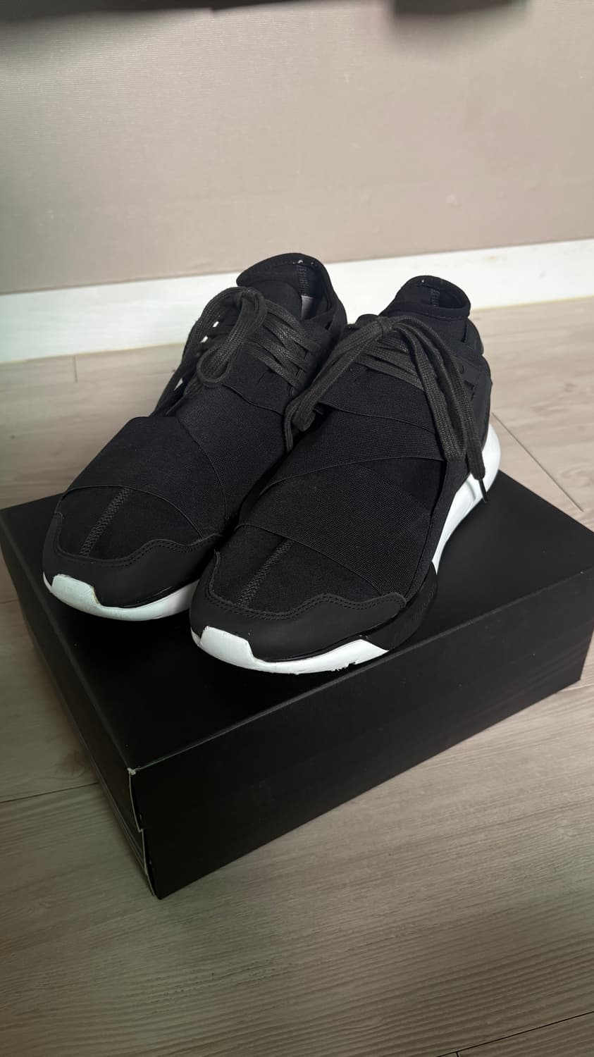 Y-3 Qasa 카사 블렉화이트 상품이미지1