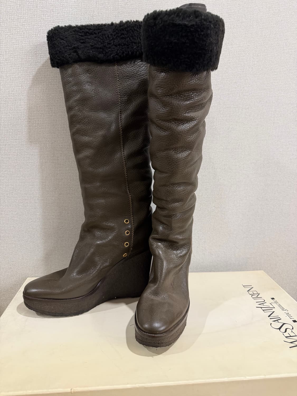 입생로랑 카키 레더 양털 롱부츠  상품이미지2