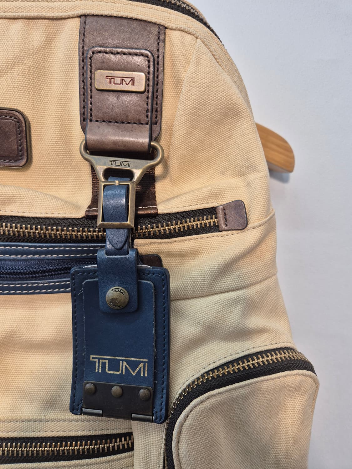 투미 녹스 백팩 베이지 색상 상품이미지2