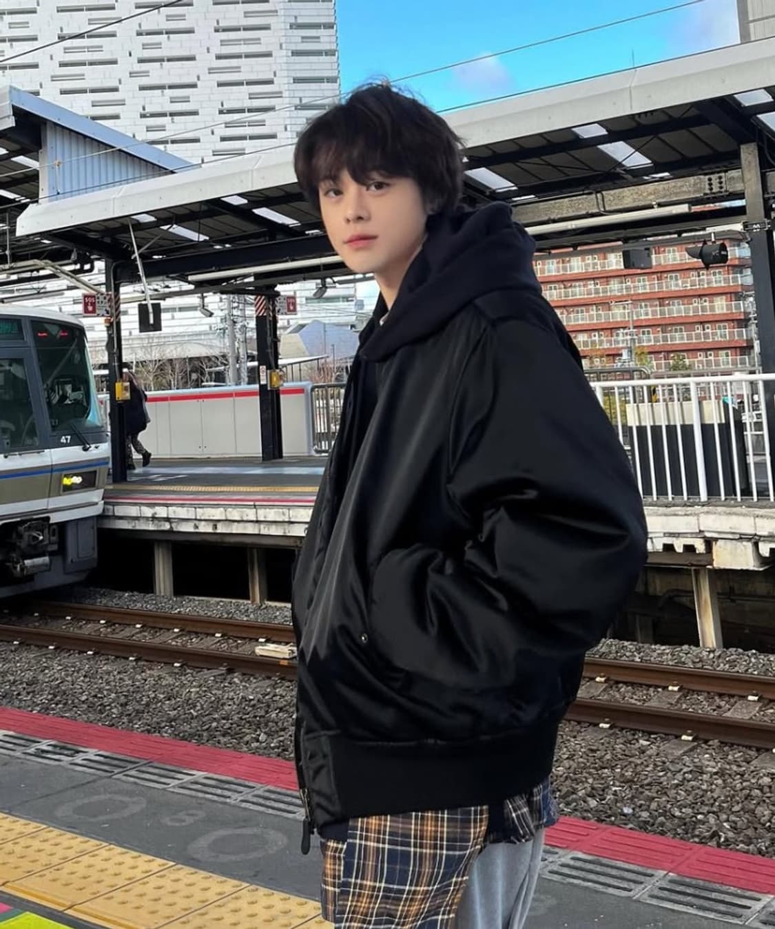 발렌시아가 웨이브로고 봄버 상품이미지4