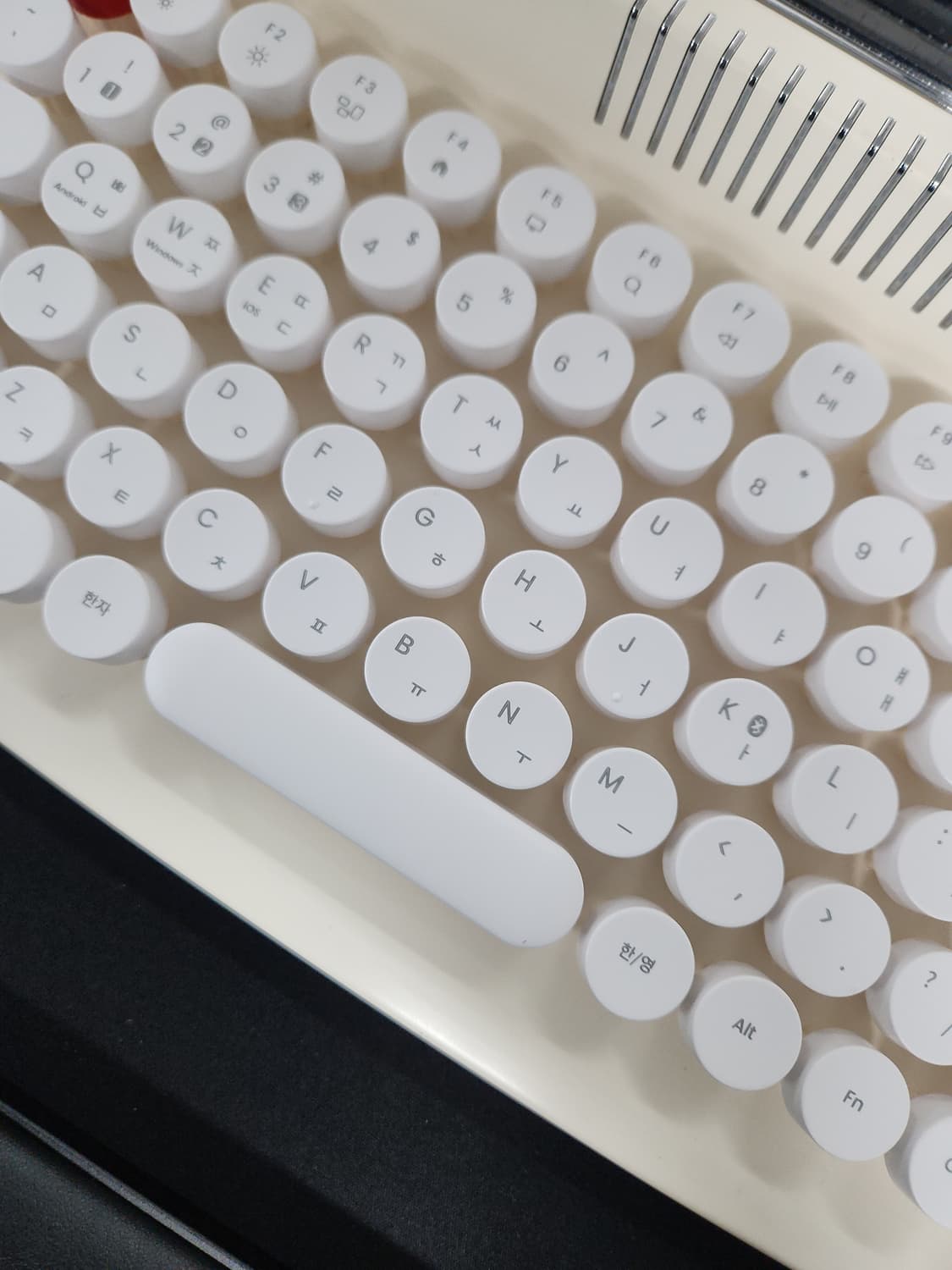 # 레트로 미니블루투스 타자기 형 키보드B303 텐키리스 키보드 급처 상품이미지5