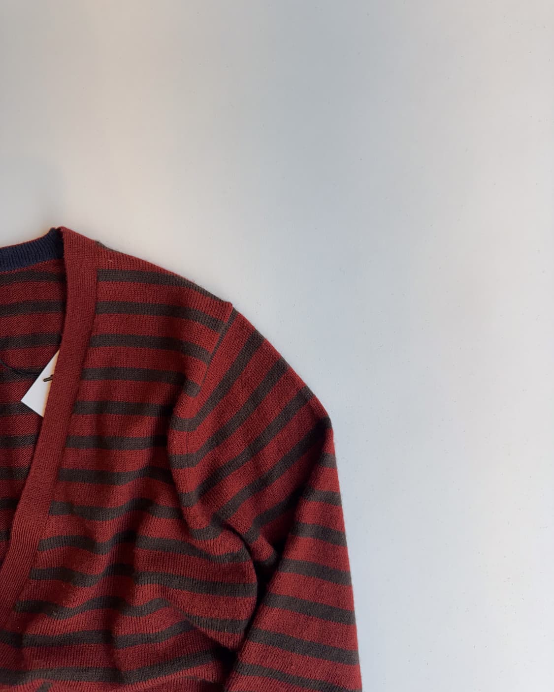 Striped V-Neck Cardigan 상품이미지3