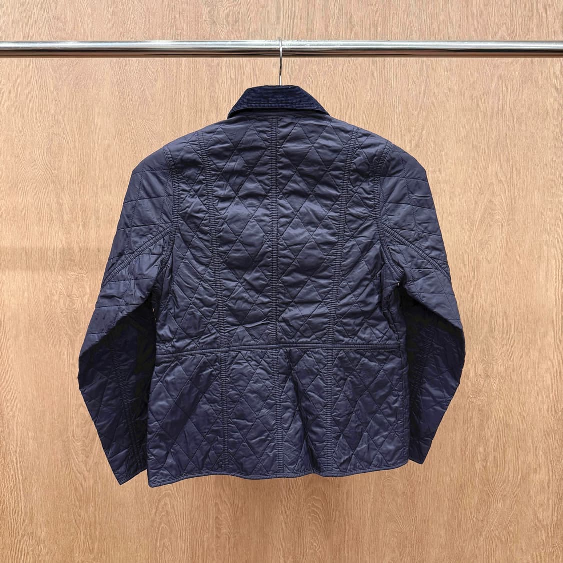 바버 퀄팅 자켓 스냅버튼 코듀로이 카라 포켓 디테일 슬림핏 네이비 상품이미지3