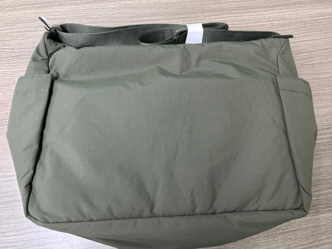 유니클로 멀티 포켓 숄더백 올리브 상품이미지2