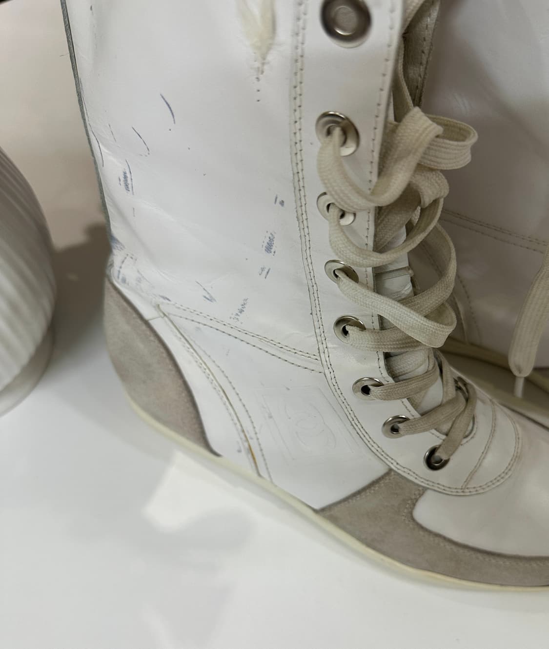 샤넬 시어링 부츠 미드사이즈 카프 화이트 레이스업 상품이미지4