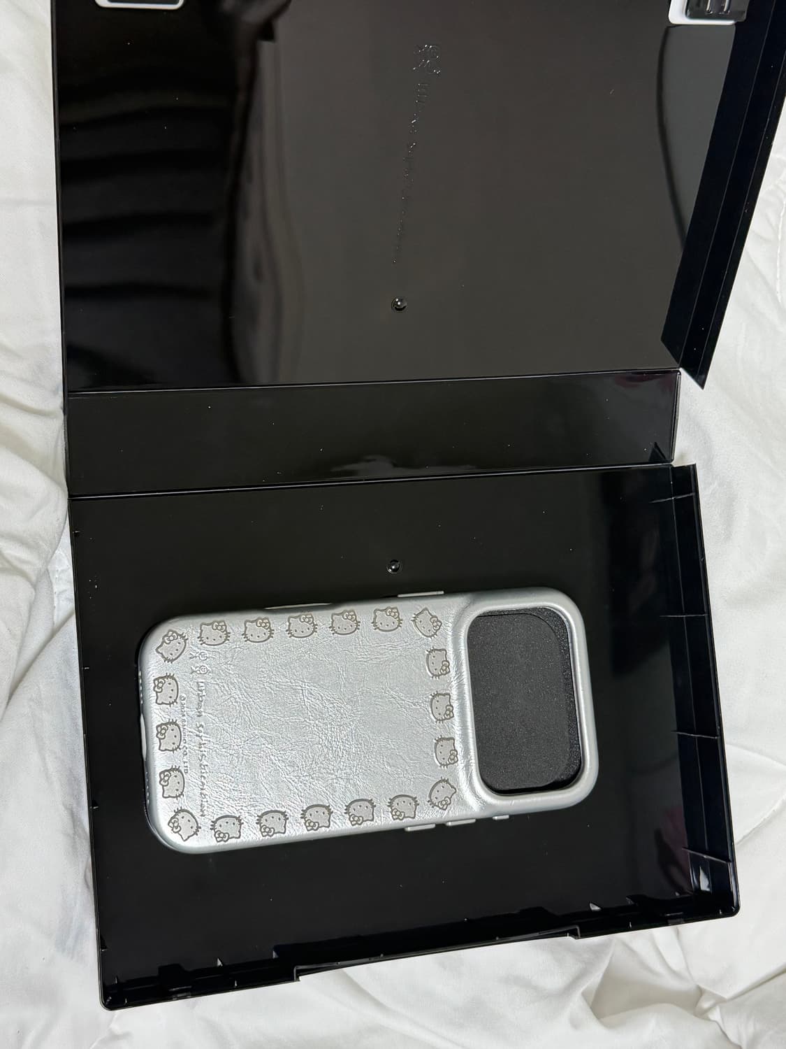 (풀박스)어반소피스티케이션 헬로키티 스터드 케이스 아이폰17프로 상품이미지3