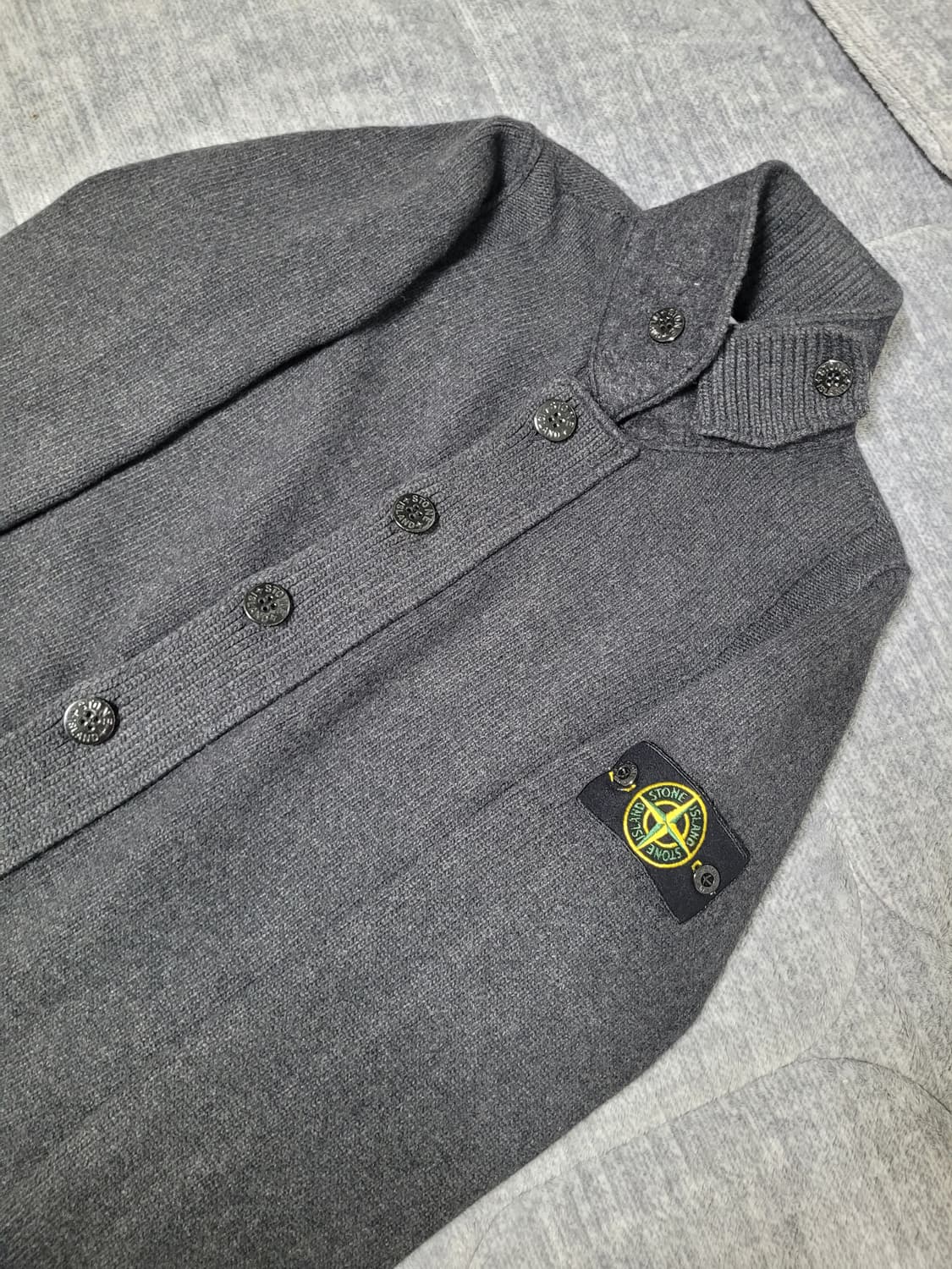 스톤아일랜드 램스울 울니트 가디건 다크그레이 상품이미지3