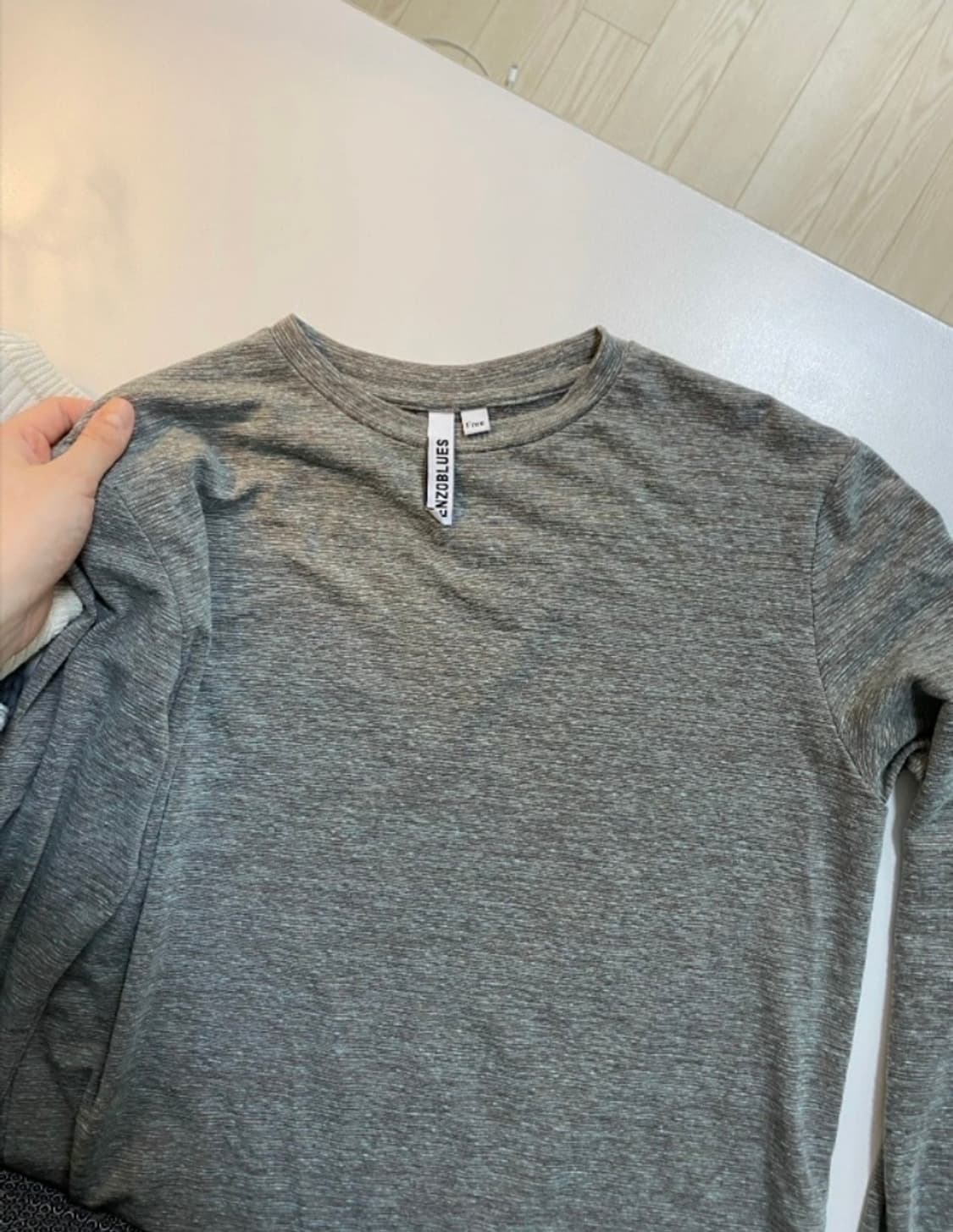 엔조블루스 회색 긴팔티 팔아요 상품이미지2