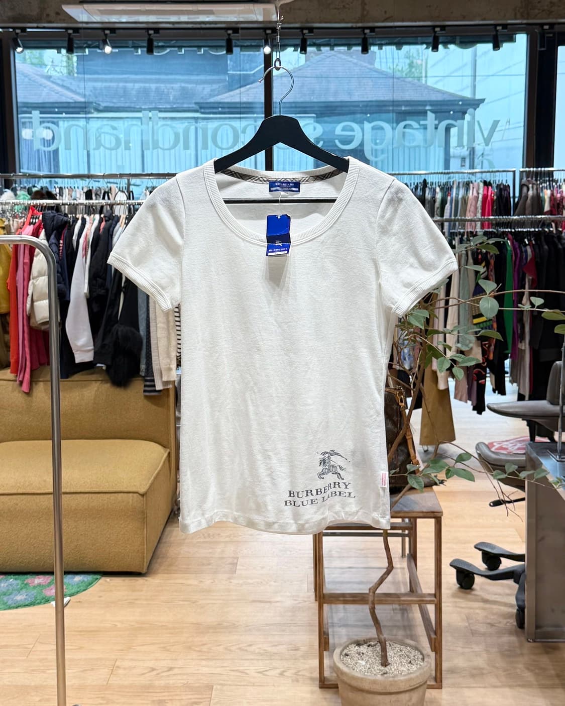 버버리 블루라벨 아이보리 하프티  상품이미지1