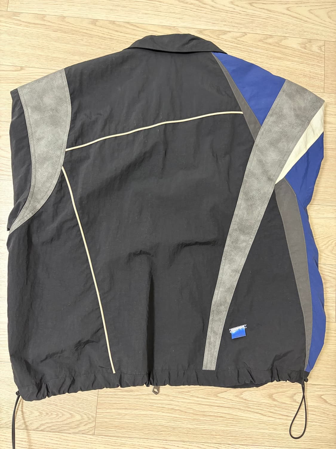 아더에러 milos jacket L사이즈 판매합니다 상품이미지4