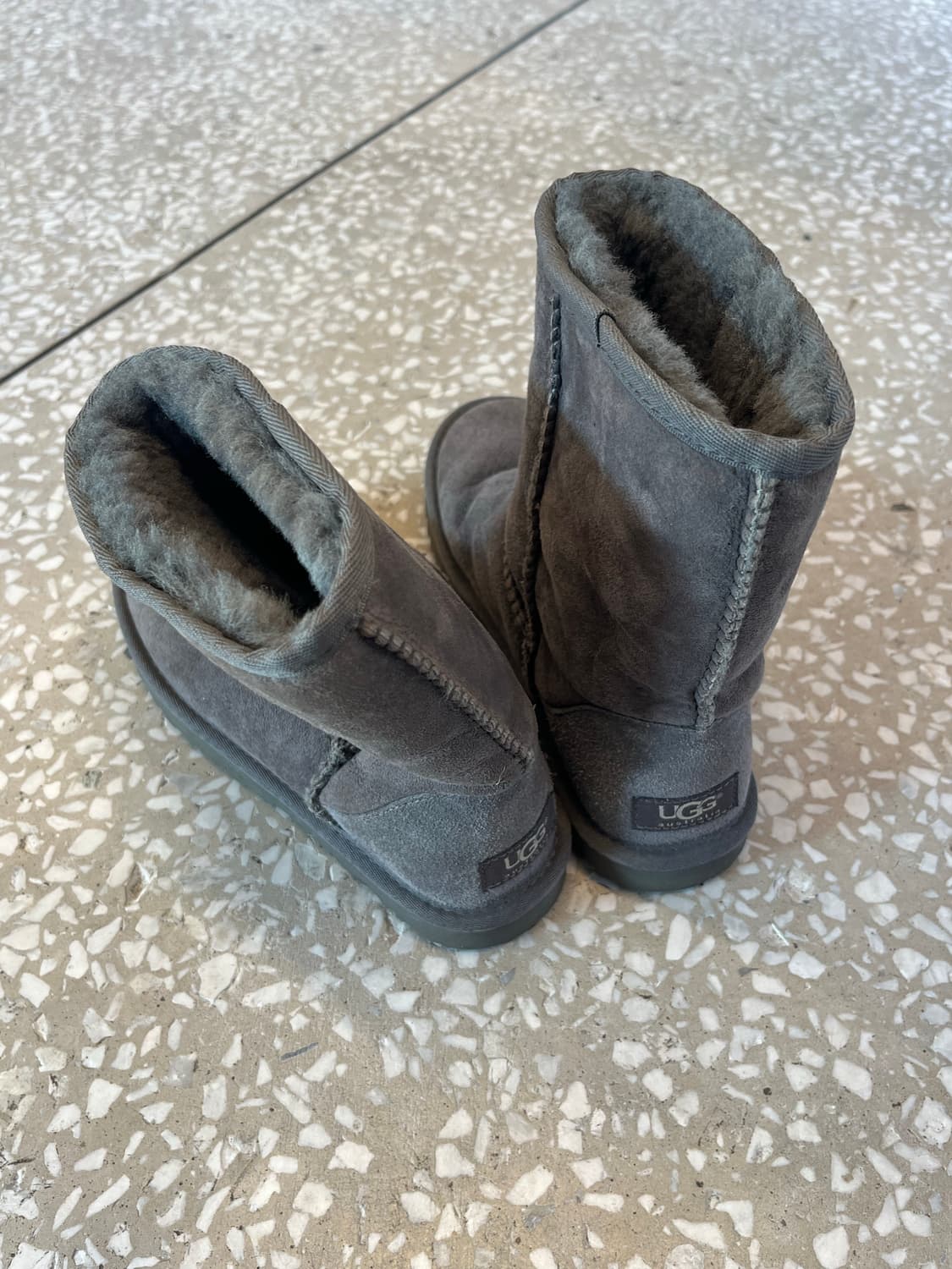 UGG Classic Short Shearling Boots – Grey 상품이미지2