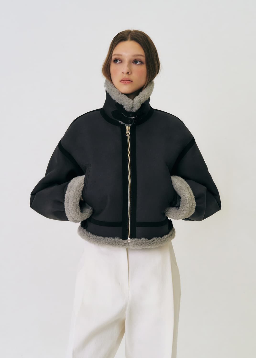 그로브 헬렌 크롭 숏 무스탕 차콜  상품이미지6