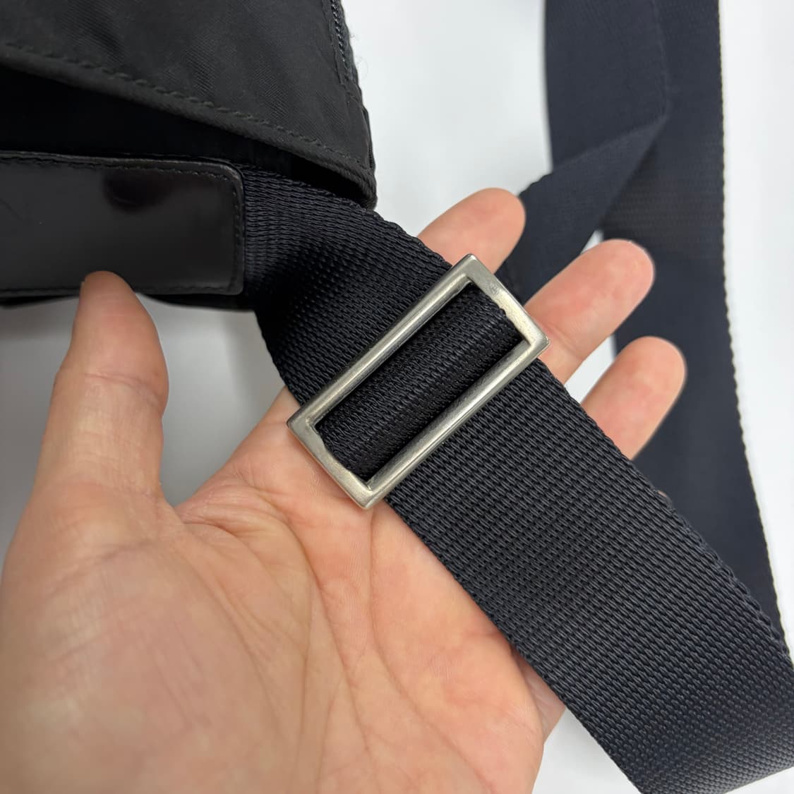 프라다 나일론 크로스백 상품이미지4