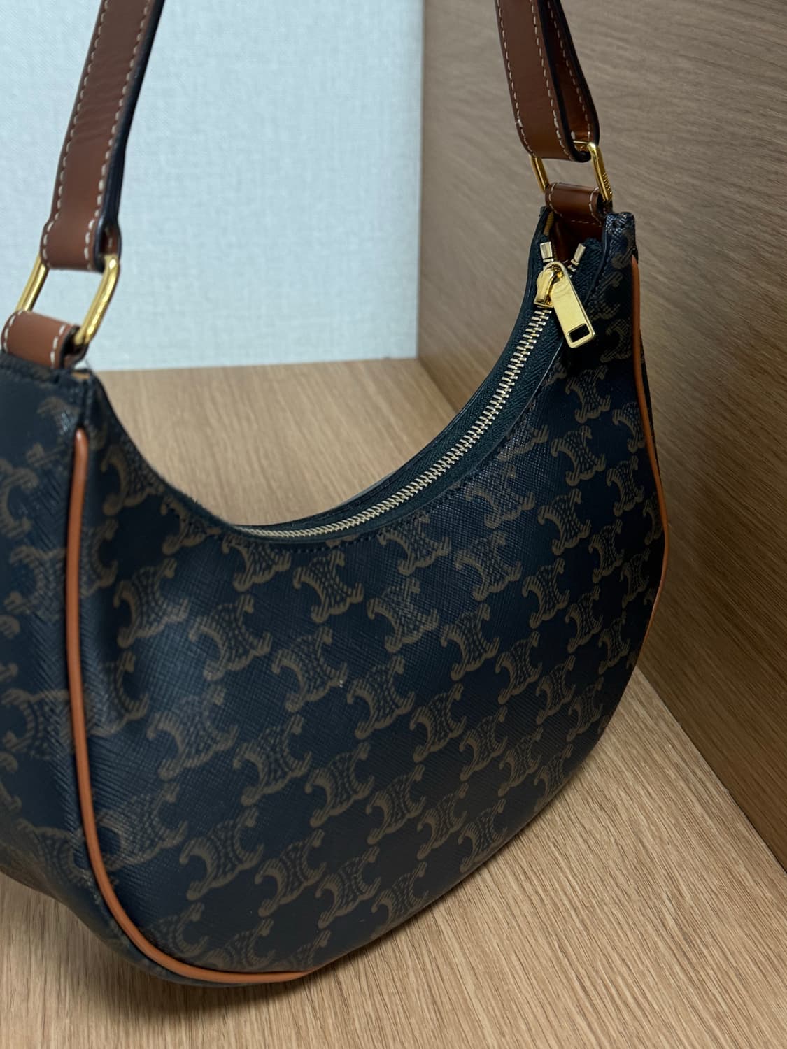 셀린느 아바 호보백 (풀박스) 상품이미지1