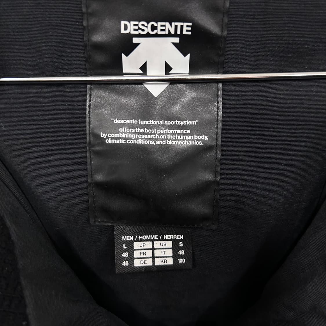 데상트 덕다운 RFEDI 스페인 무광 후드패딩 상품이미지3