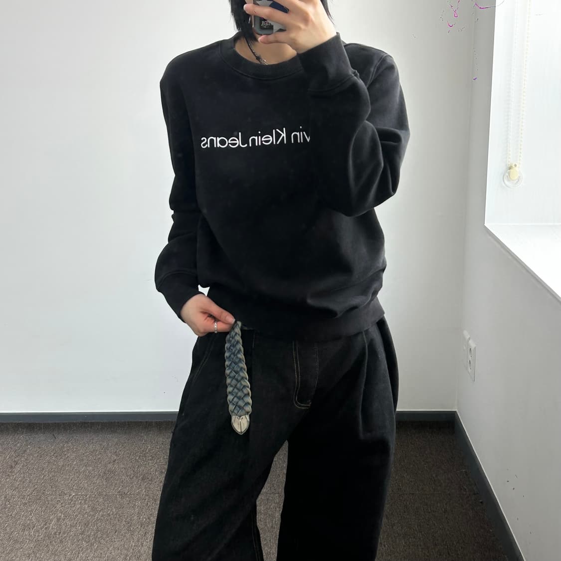 Calvin Klein Jeans 스펠아웃로고 블랙 맨투맨 상품이미지2