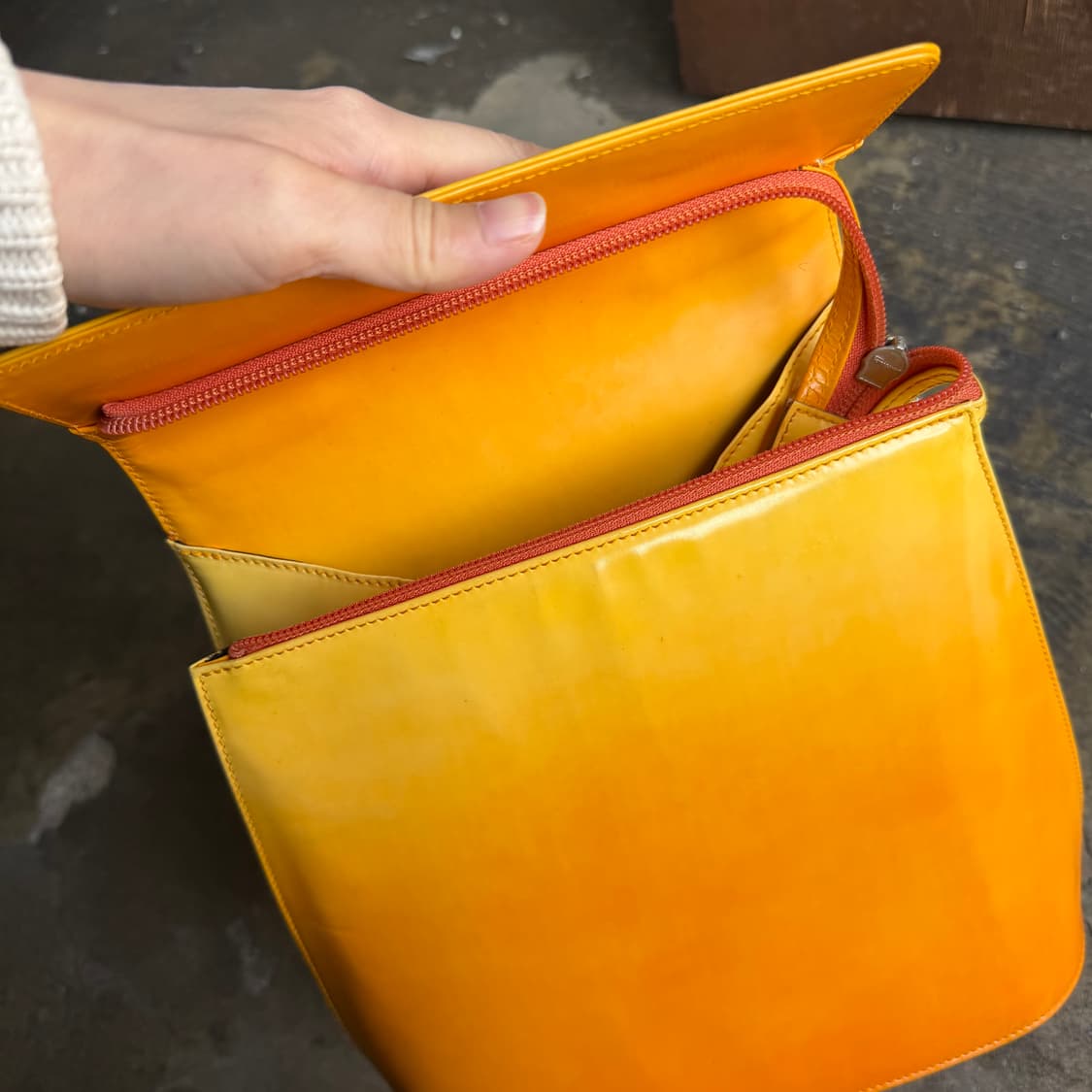 페레가모 그라데이션 간치니 지퍼 숄더백 상품이미지7