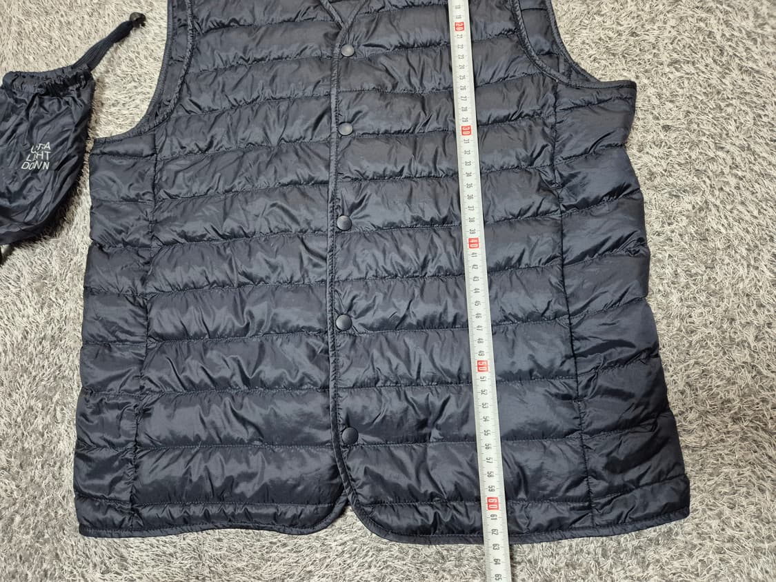 유니클로 여성 경량 다운 패딩 조끼 M 상품이미지9