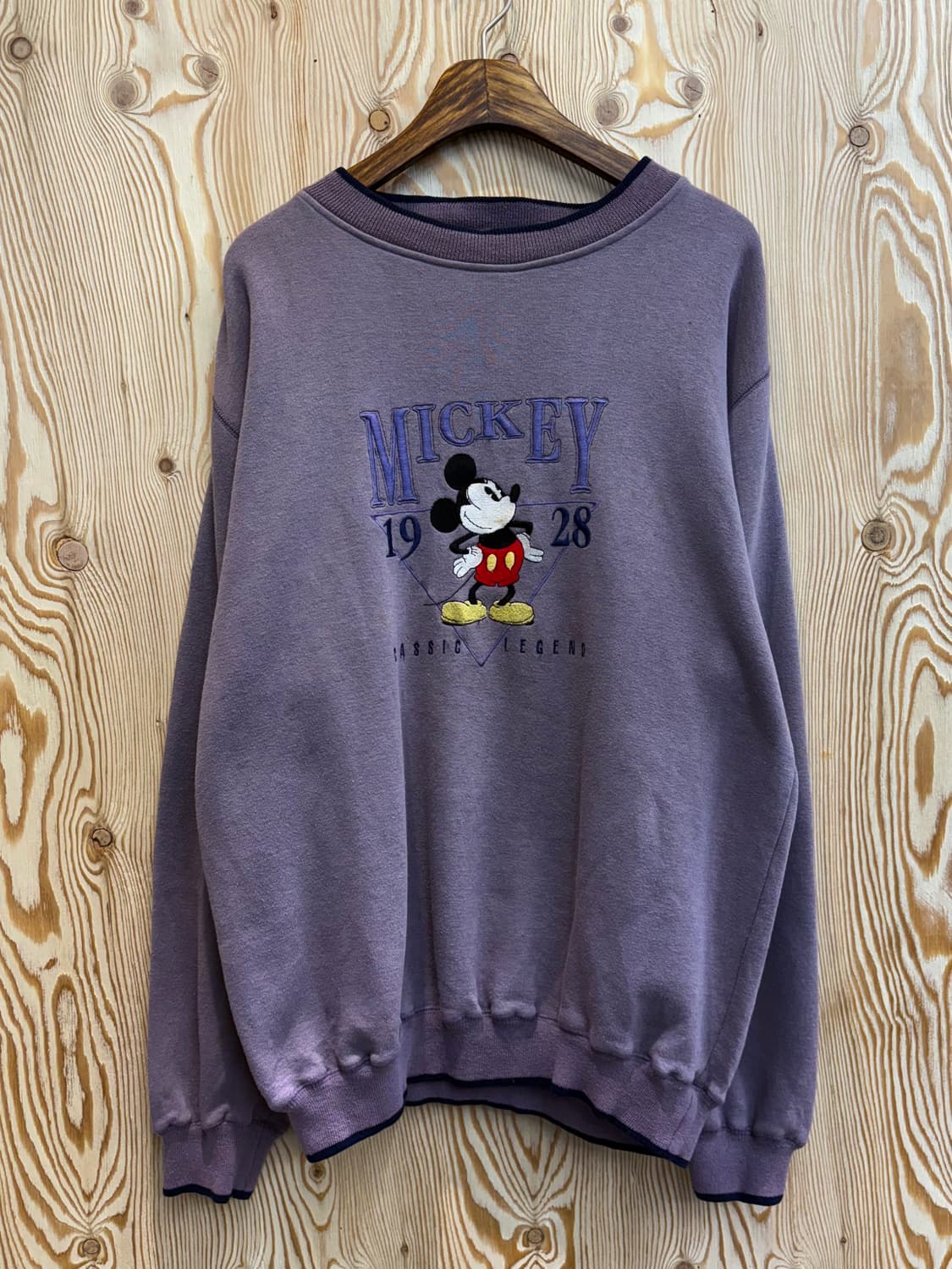 Mickey & Co 자수 그래픽 맨투맨 상품이미지1