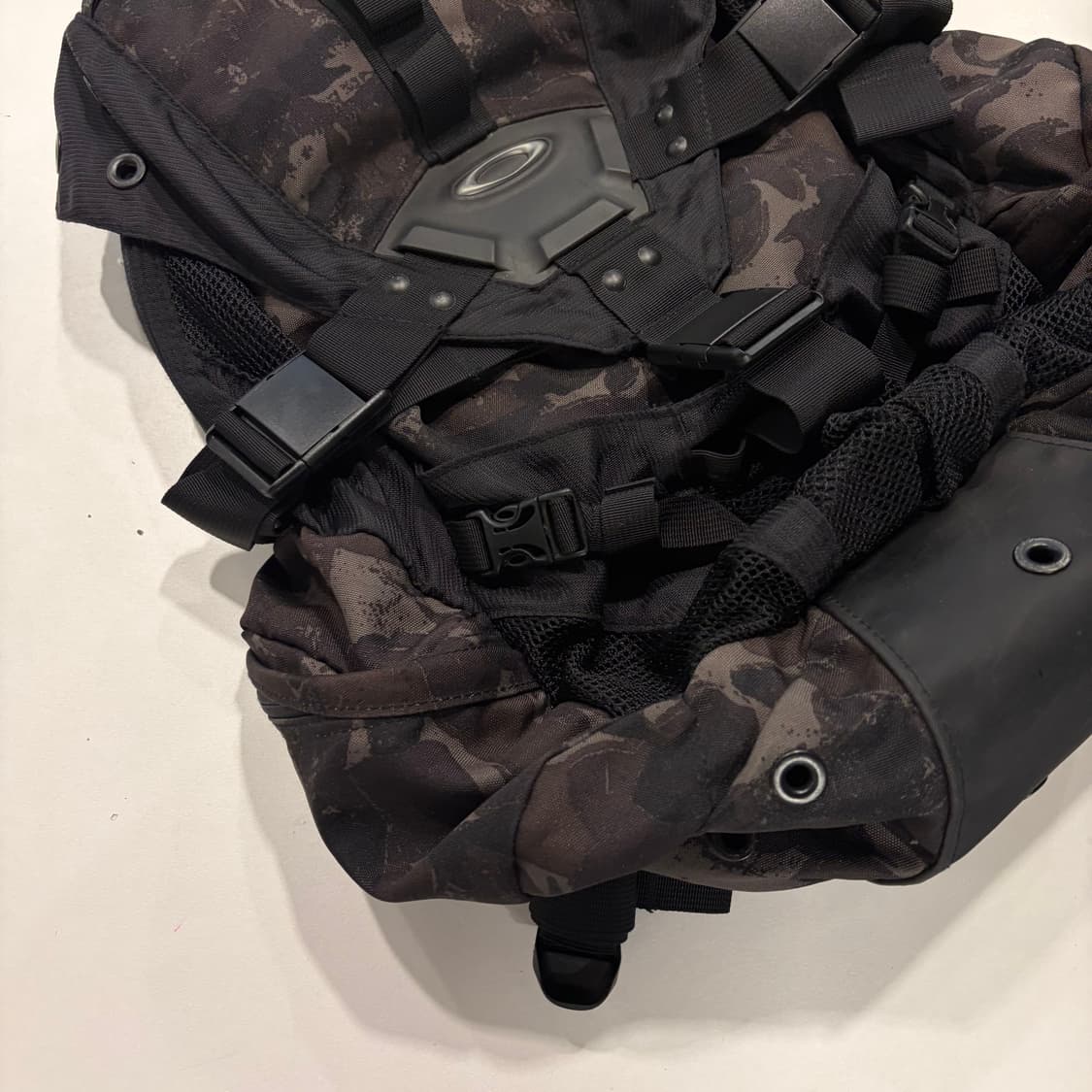 OAKLEY 오클리 아이콘 블랙 카모 백팩 상품이미지3