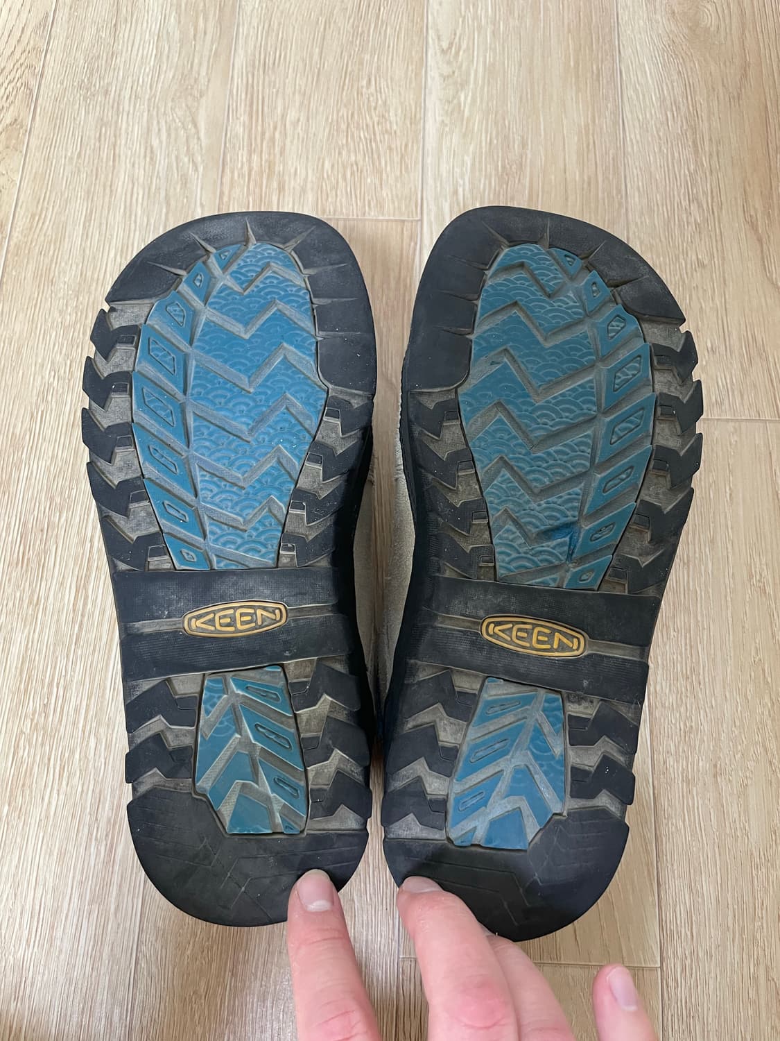 킨 KEEN 스웨이드 운동화 240 상품이미지9