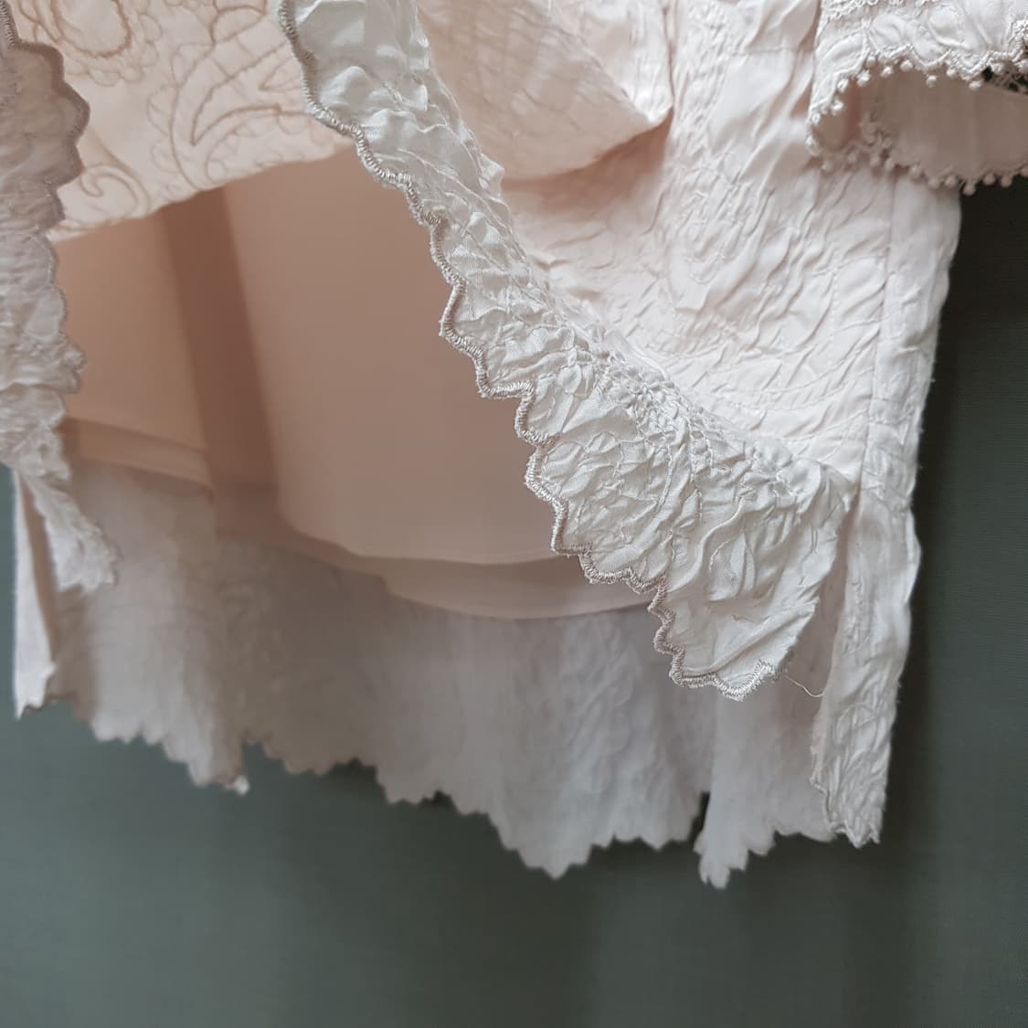 한섬 타임 엠보 레이스 반팔 블라우스 F사이즈 상품이미지4