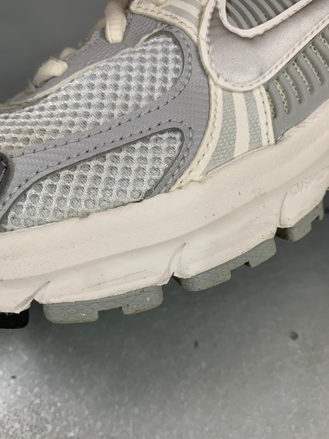 나이키 보메로 5 실버 235 상품이미지7