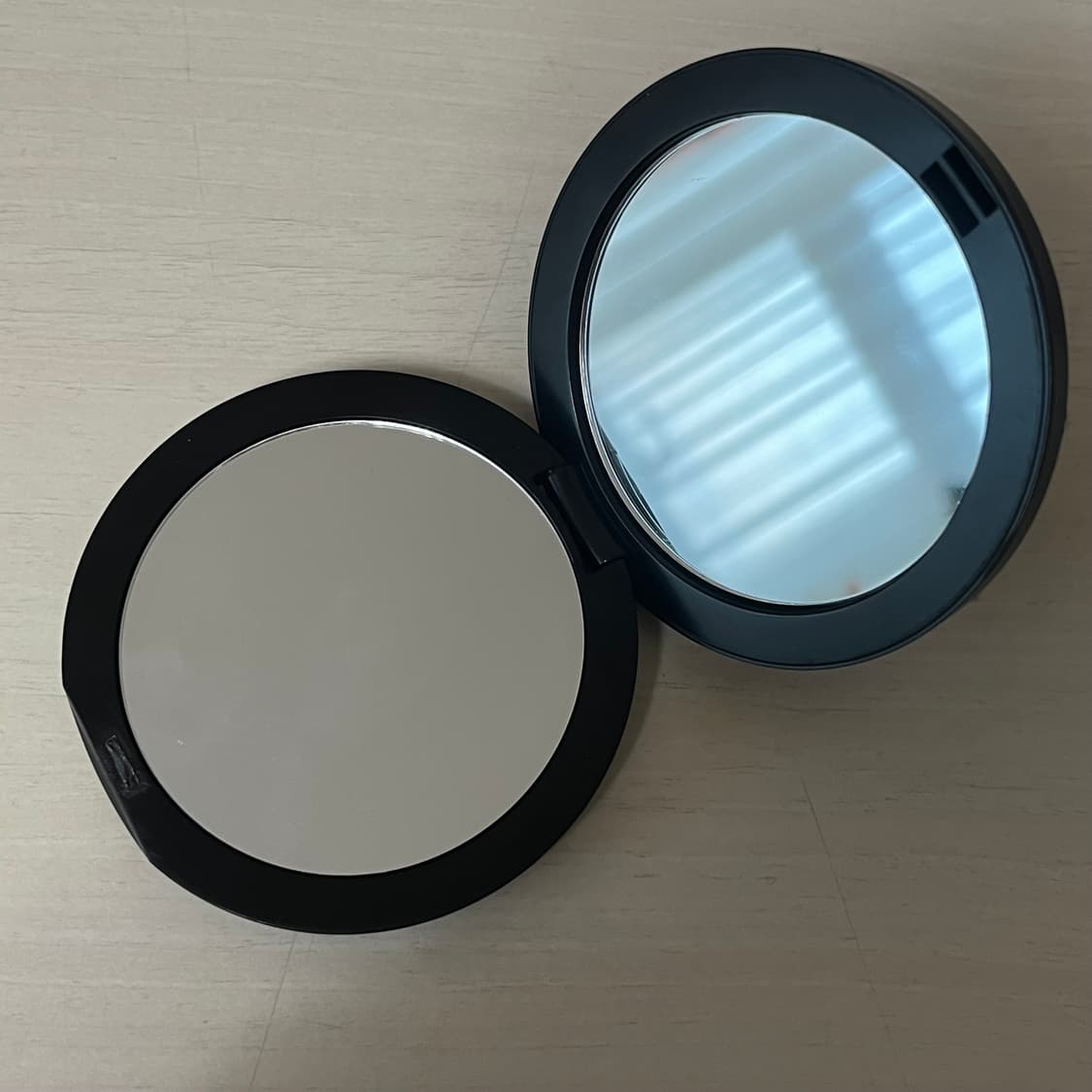 [디올] 블랙 까나쥬 양면 손거울 상품이미지2