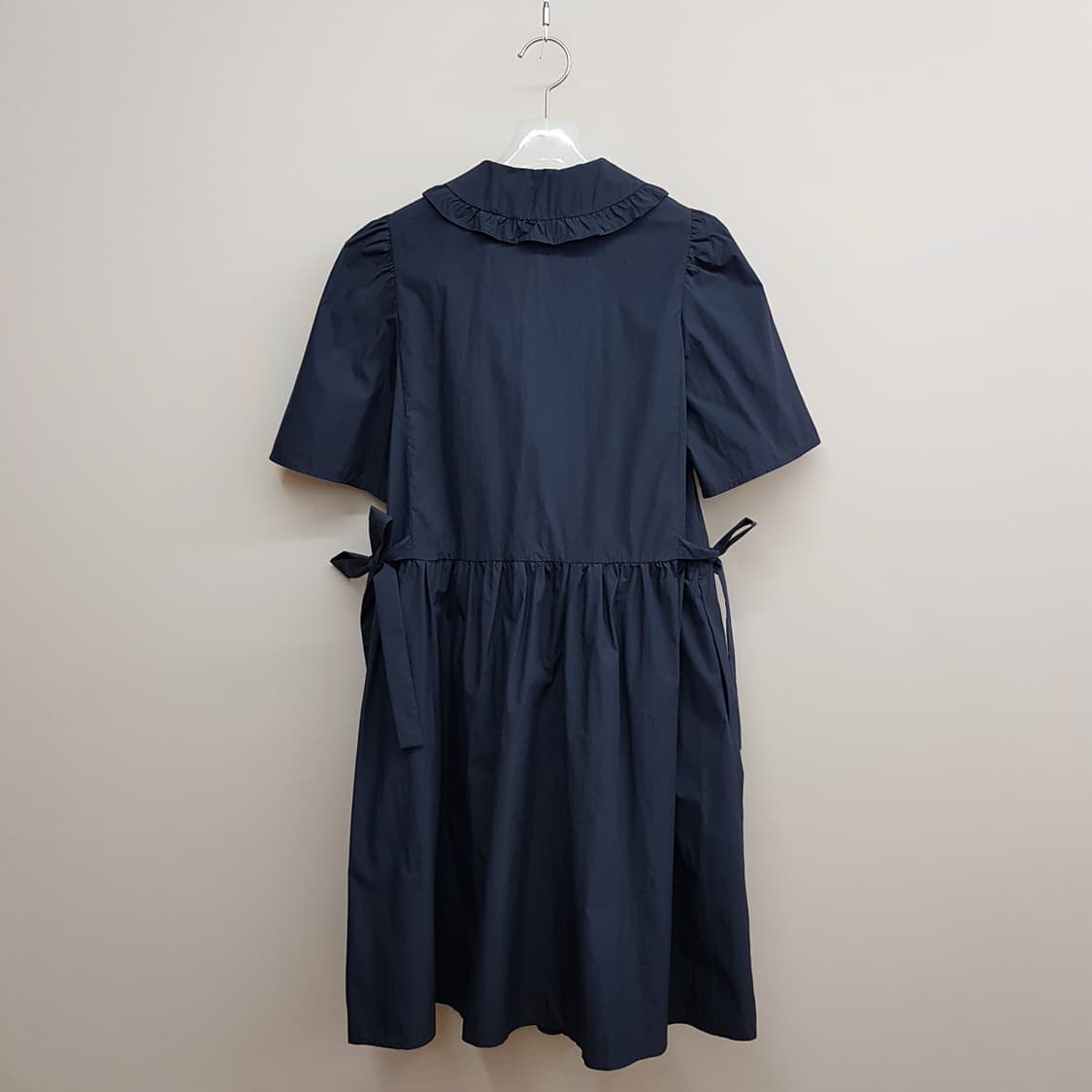 비이커 BEAKER 2022 프릴 브이넥 버튼 디테일  원피스 0사이즈 상품이미지4