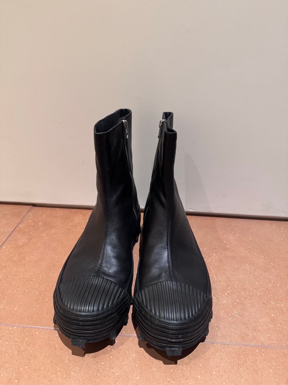 캠퍼랩 트랙토리 가죽 앵클 부츠 판매합니다. 상품이미지1