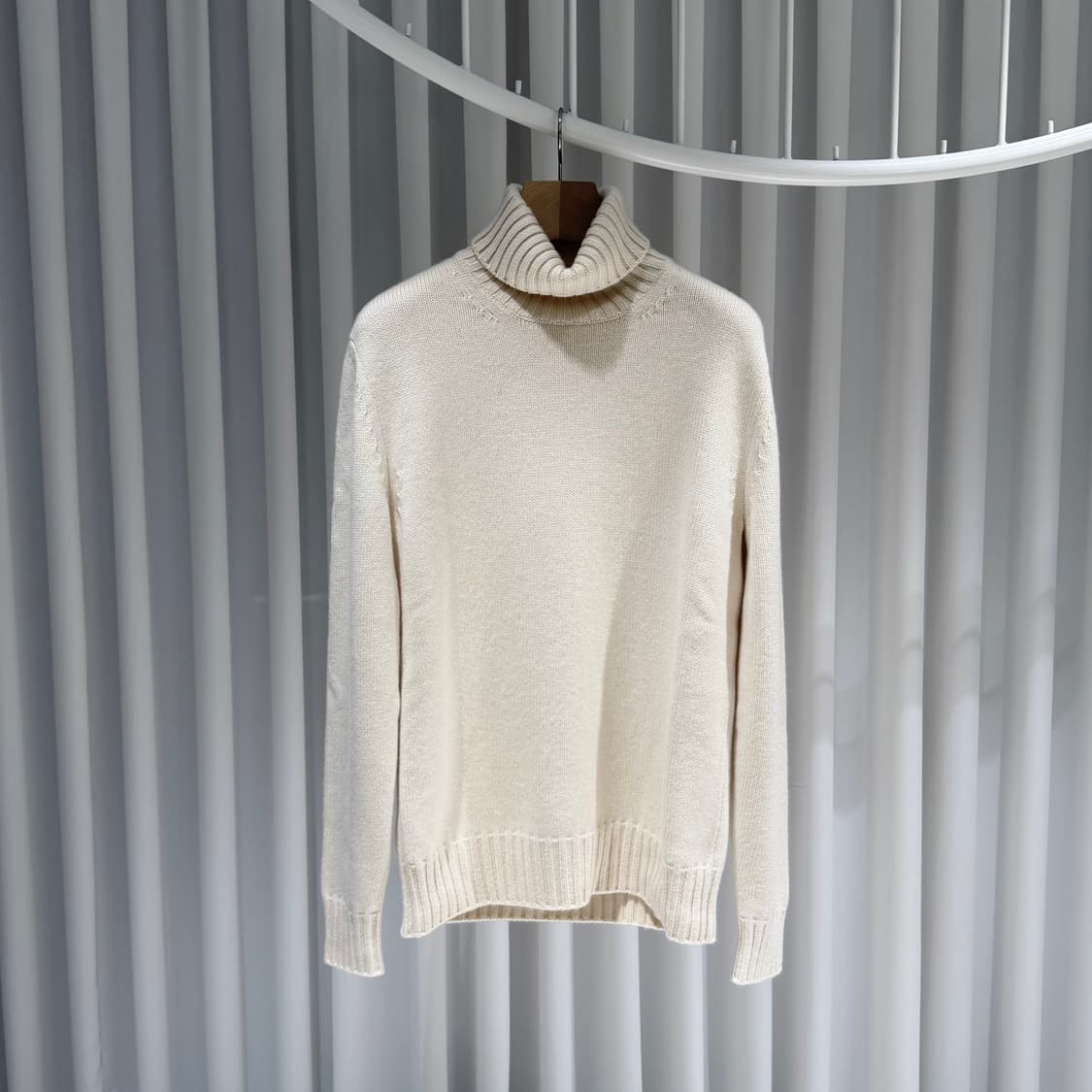 (A+/50) / 로로피아나 터틀넥 캐시미어 니트 아이보리 상품이미지1