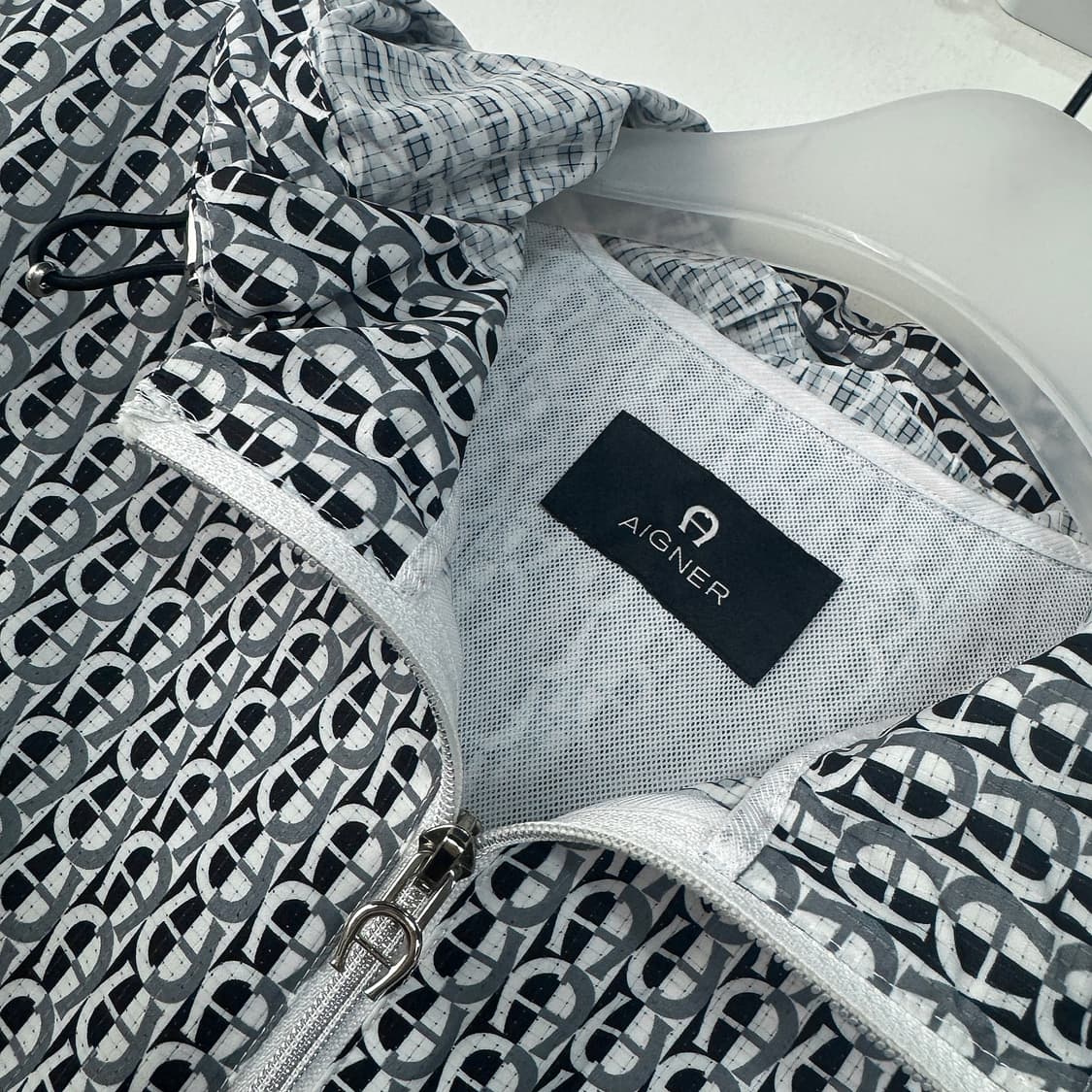 아이그너 24 로고 심볼 프린트 후드 집업 자켓 상품이미지2