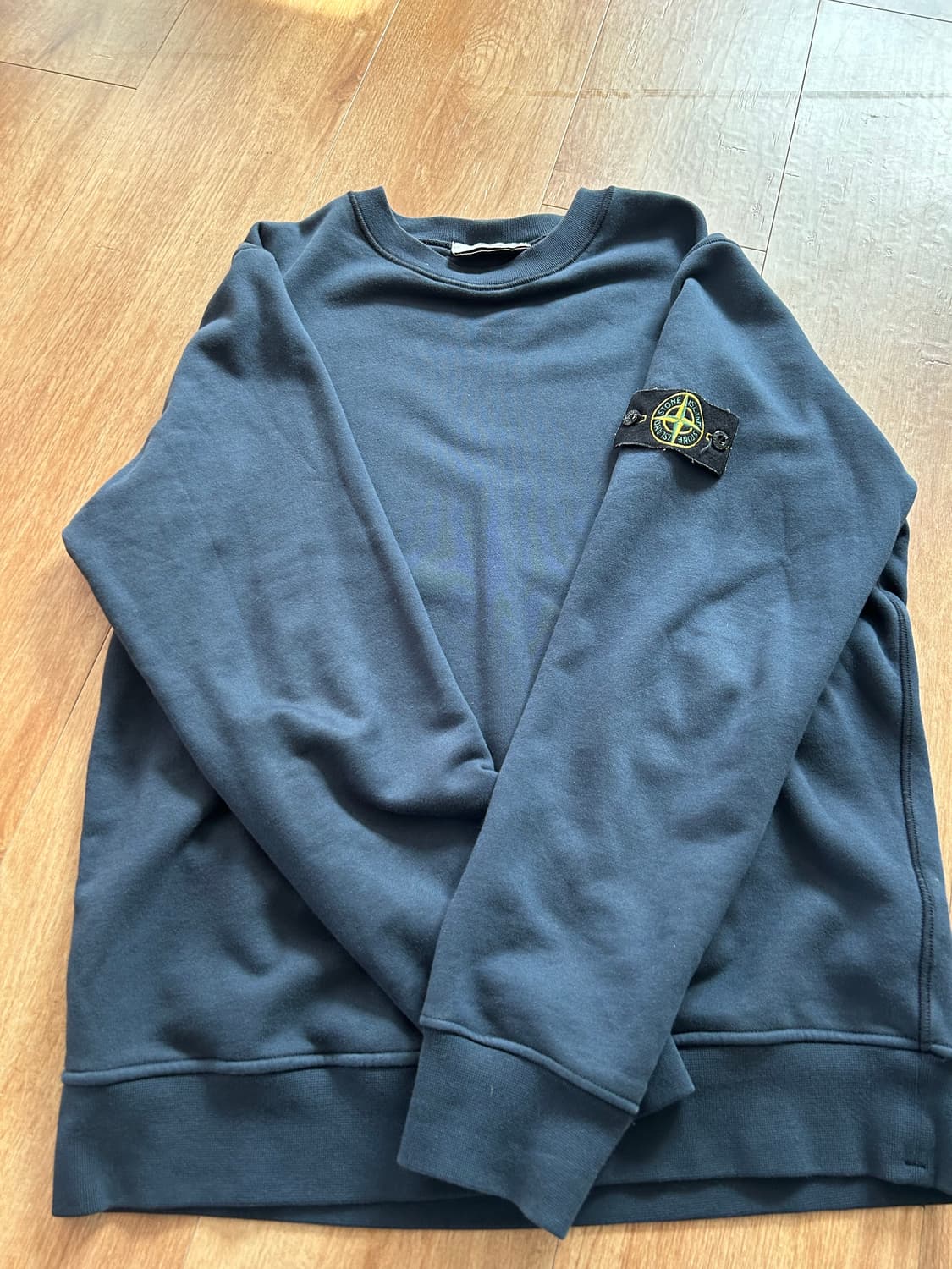 스톤 네이비색 맨투맨 팝니다 상품이미지1