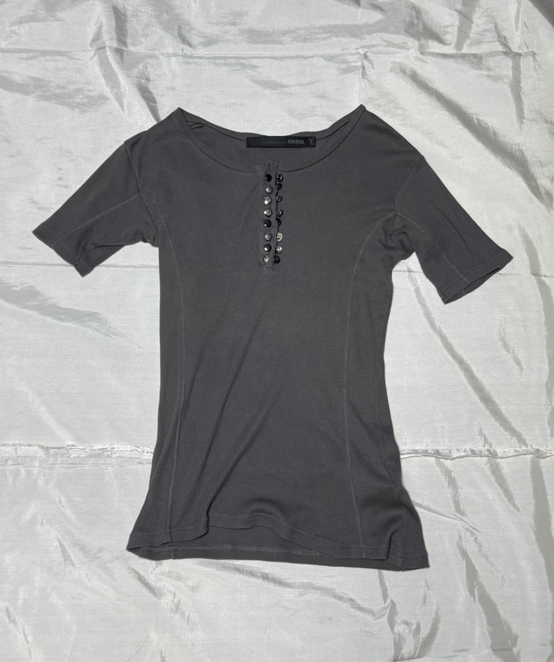 “ SCHLUSSEL” Beads Detail Short T-shirt 상품이미지1