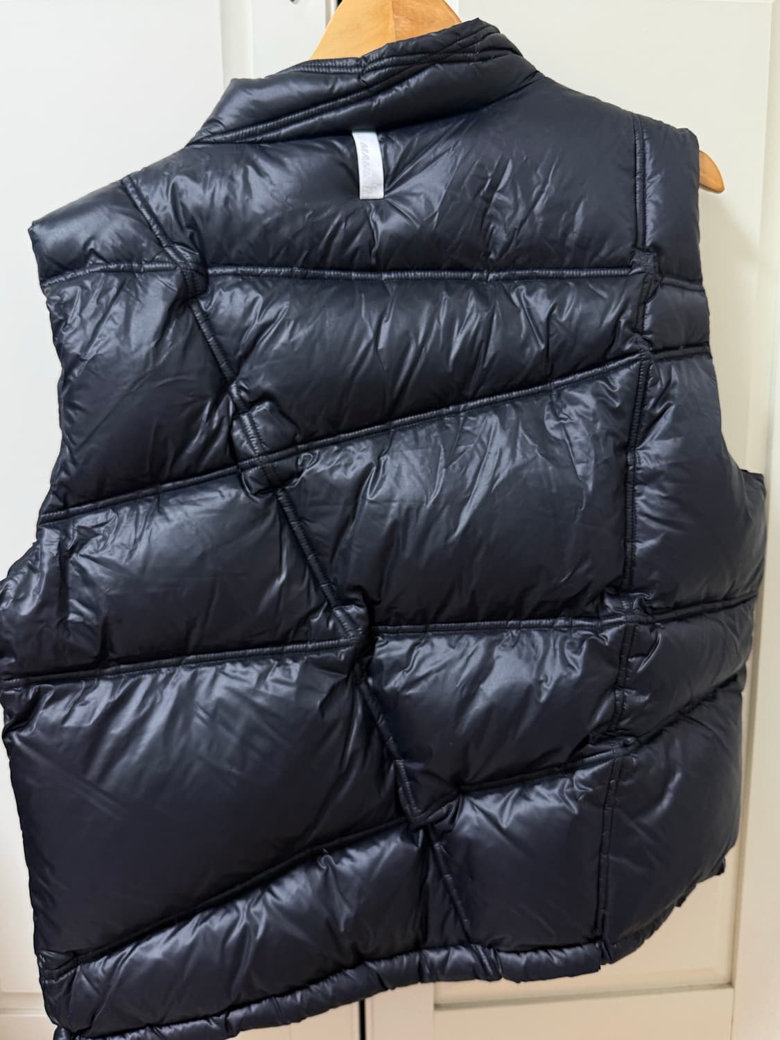 노매뉴얼 트랙 덕다운 패딩조끼 베스트 - 글로시블랙 M  상품이미지2