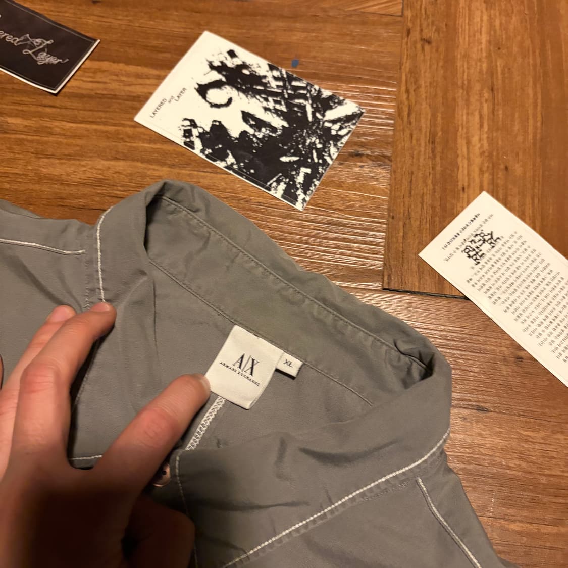 ARMANI EXCHANGE 스티치 디테일 그레이 하프 셔츠 상품이미지4