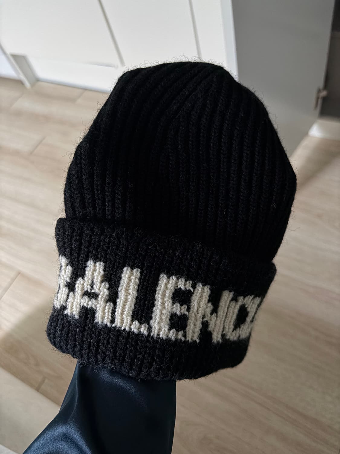 발렌시아가 비니 상품이미지1