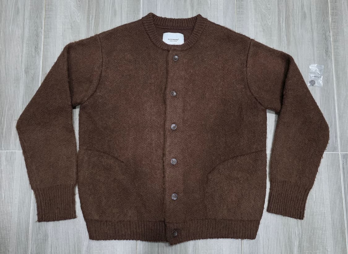아웃스탠딩 브라운 브러쉬드울 라운드넥 가디건 상품이미지1