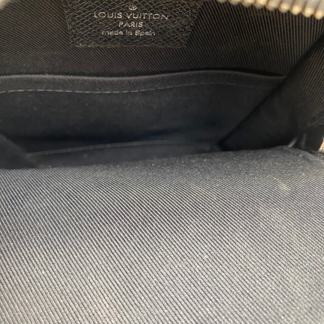 루이비통 크로스백 아웃도어 슬링백 상품이미지10