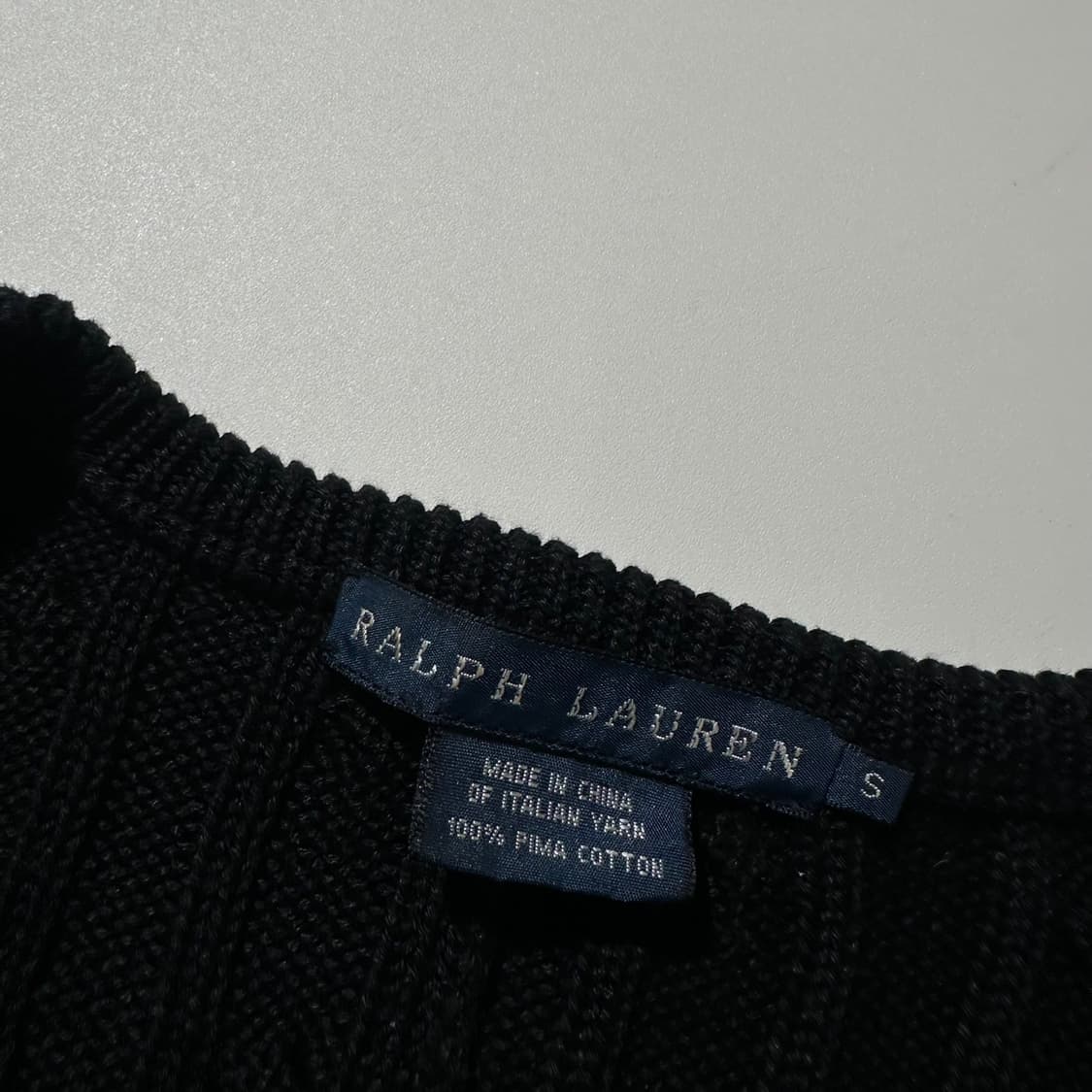 폴로 랄프로렌 케이블 V넥 니트 반팔 블랙 상품이미지4