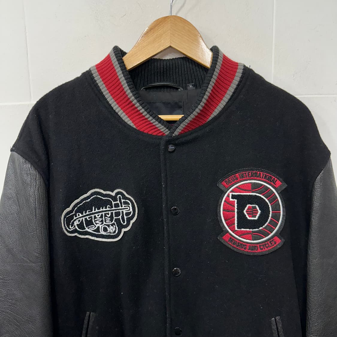 데우스 엑스 마키나 바시티 자켓 상품이미지2