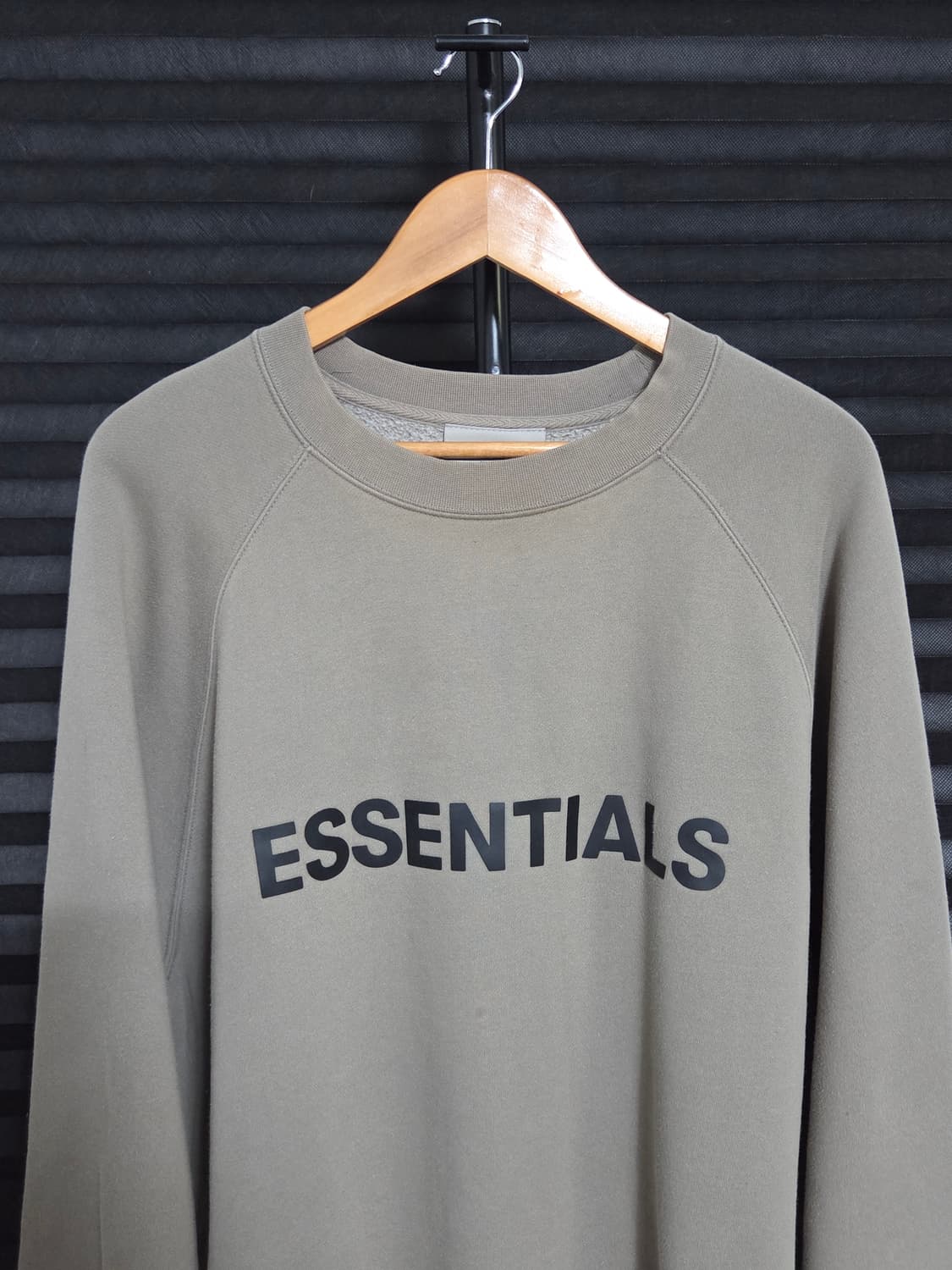 [피어오브갓 에센셜] 전면 로고 라글란 맨투맨 | 00207 상품이미지2