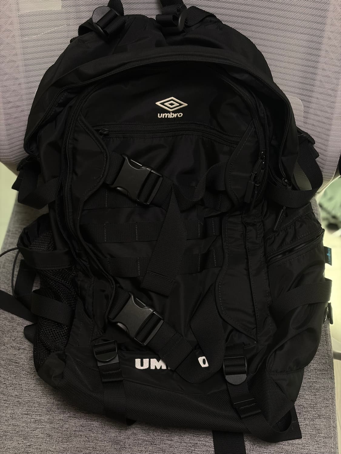 엄브로 댄커 블랙 백팩 34L 상품이미지1