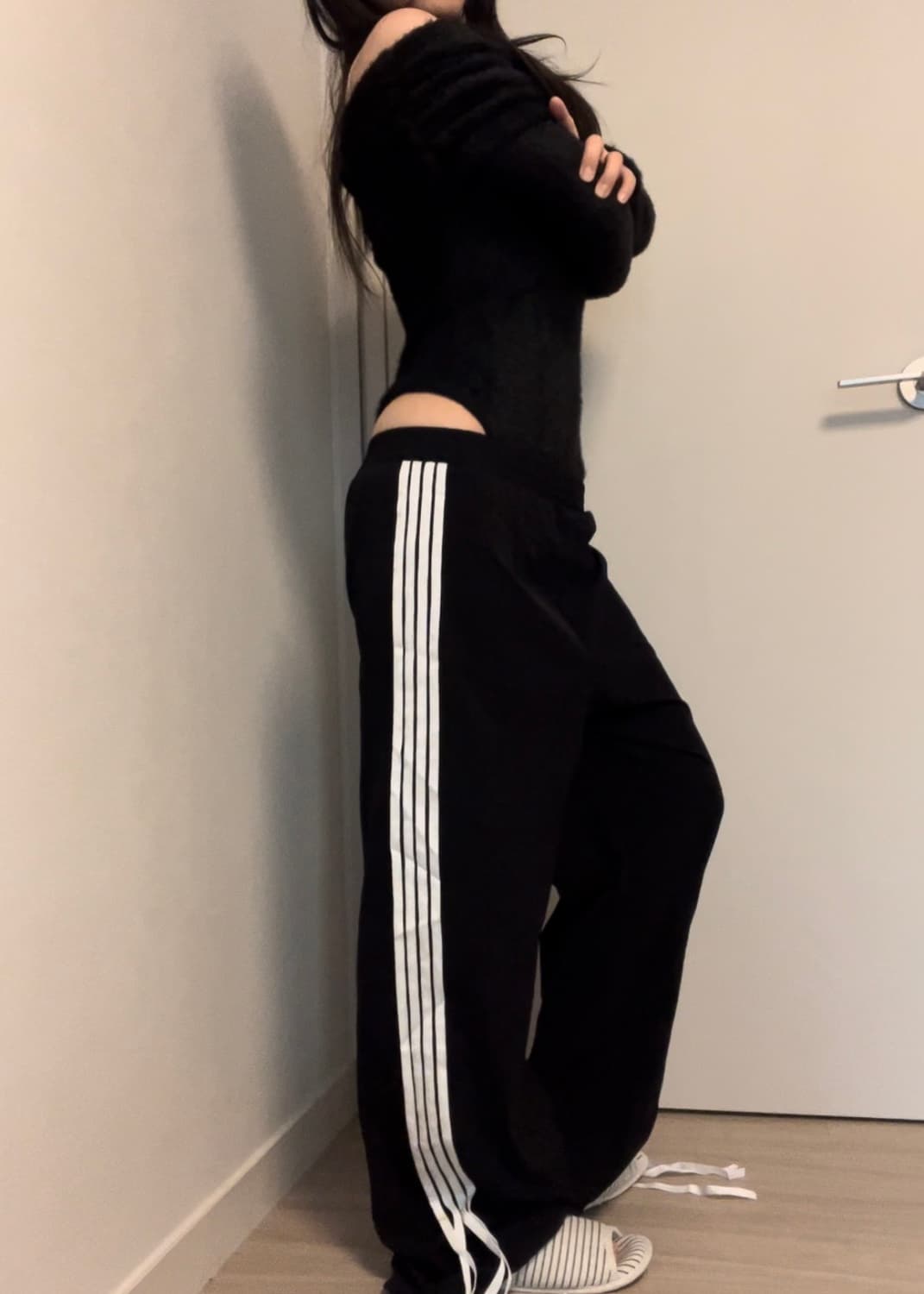 black off-shoulder fur bodysuit 상품이미지3